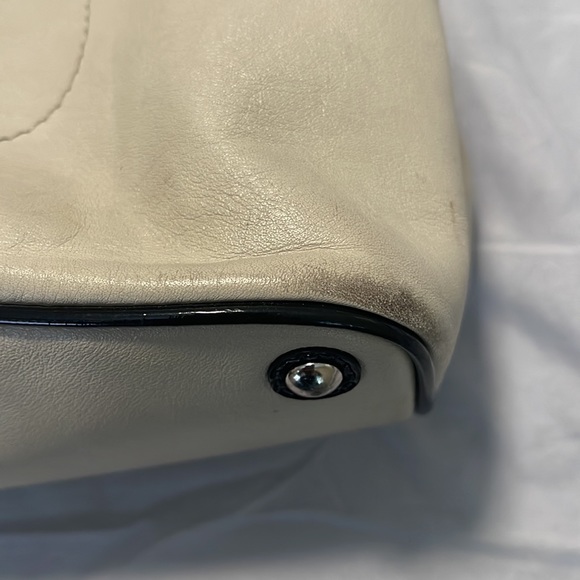 COACH LAURA Spectator Cream and Navy Blue Gently used purse. Great condition. - Picture 7 of 9